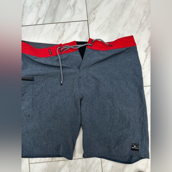 Ripcurl swim trunks - Picture 2 of 4